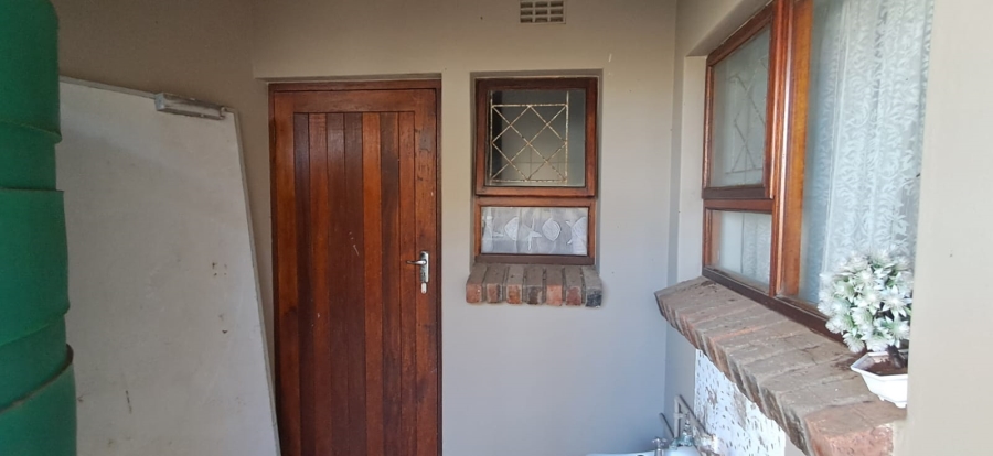 9 Bedroom Property for Sale in Winterstrand Eastern Cape